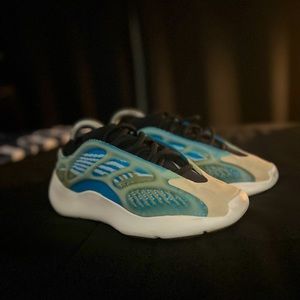 Yeezy 700 v3 “Arzareth”